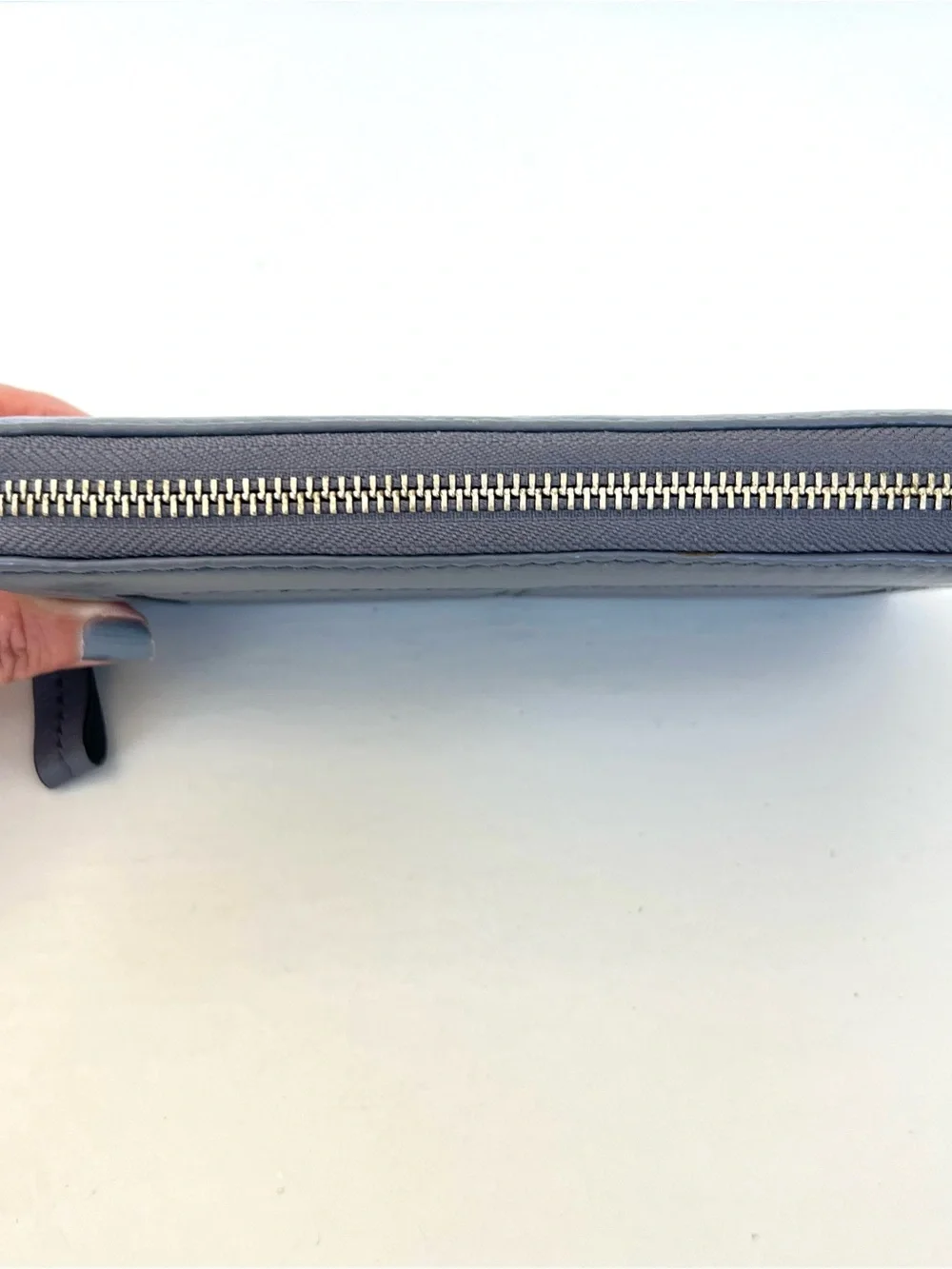 BANANA REPUBLIC Grey Pebbled Smooth Luxury Leather Full Zipper Wallet NWT
